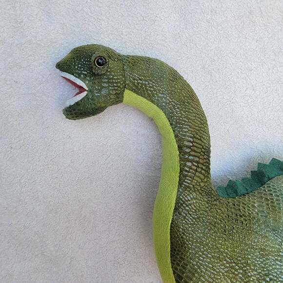 Wild Republic diplodocus dinosaur plush - Picture 6 of 6